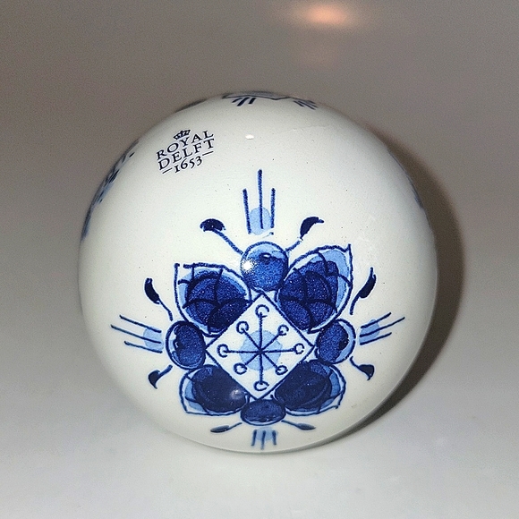 ROYAL DELFT CHRISTMAS ORNAMENT - Picture 6 of 6